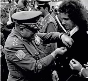 Você sabia que o “Rei” Roberto Carlos apoiou a Ditadura Militar?