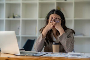 Pesquisa revela que trabalhar muito e ganhar pouco faz mal para o coração