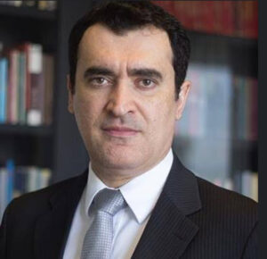 Professor Alysson Mascaro é acusado de assédio e abuso sexual por 10 alunos.