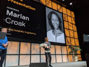 Marian Croak: A mulher por trá da revolução das chamadas de voz na Internet.