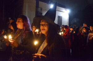 São Paulo recebe mais de 40 mil bruxas e magos em festival de cultura esotérica.