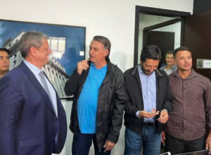 Tarcísio promete, se eleito, indulto a Bolsonaro e já anuncia o preço sombrio das eleições de 2026.