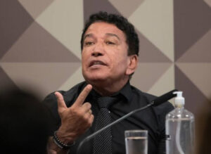 Magno Malte “alerta” que Moraes é só carcaça: “Dentro há entidade”