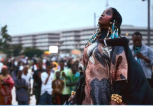 Lauryn Hill visita Benin pela 1ª vez para receber cidadania no dia da independência do país.