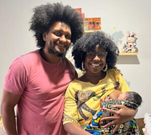 Cartórios de Belo Horizonte negam registro de bebê com nome africano; Justiça autoriza parcialmente o pedido.