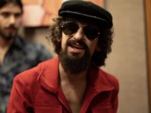 Eu Sou Raul Seixas e a Liberdade de Ser Fora do Sistema