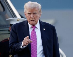 Quando o “salvador” chega em forma de bomba: Galeano, os Estados Unidos e a pedagogia da ruína.