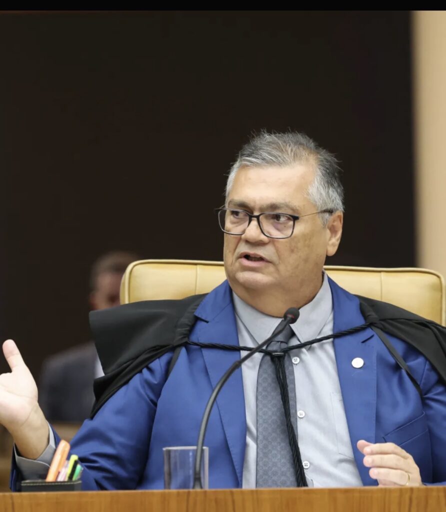 STF proíbe o chamado “auxílio-peru”, benefício concedido a juízes e promotores.