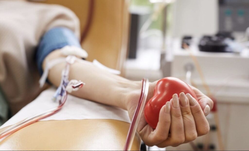 “Vendi meu sangue para sobreviver e pagar contas básicas nos EUA”, diz jovem estadunidense.